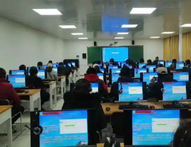 在实践中现有结构与实际需求之间存在显